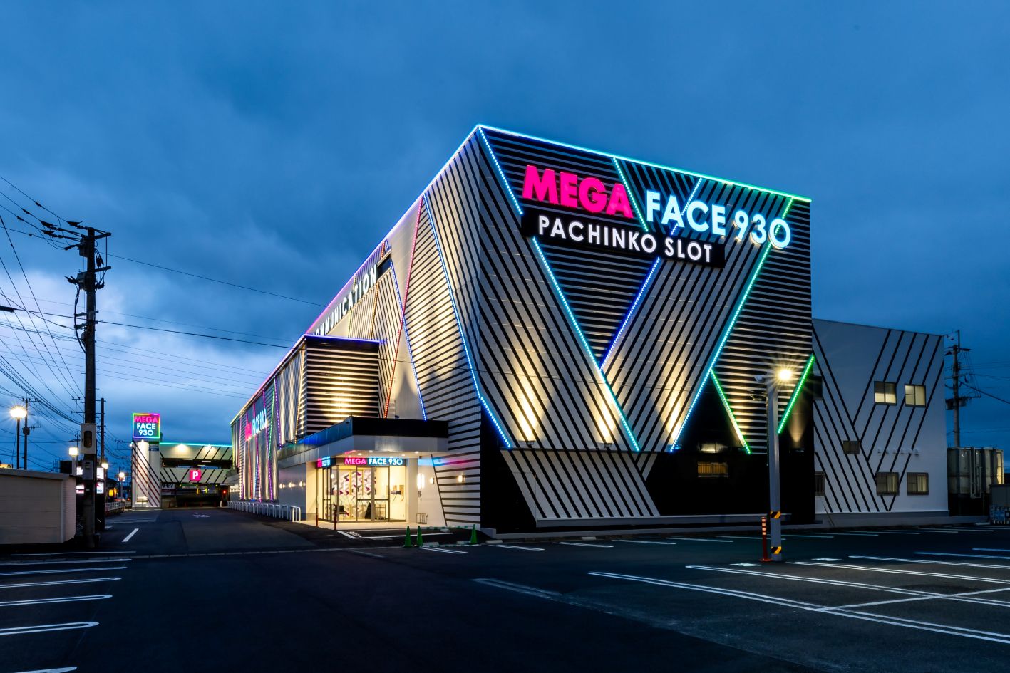 メガフェイス朝倉（店舗改装・立体駐車場新築工事）